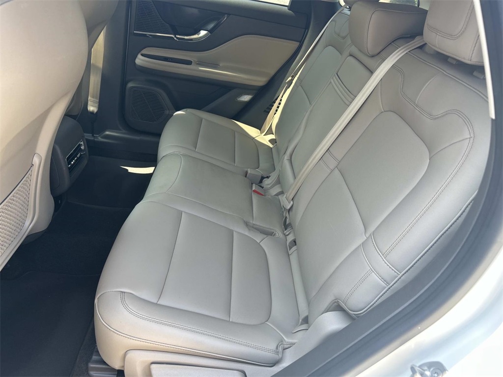 2022 Lincoln Corsair Standard photo 21