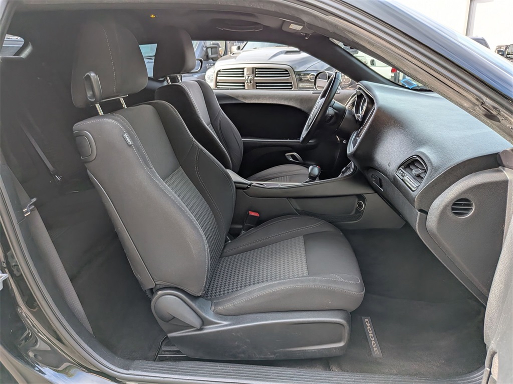 2015 Dodge Challenger R/T photo 19