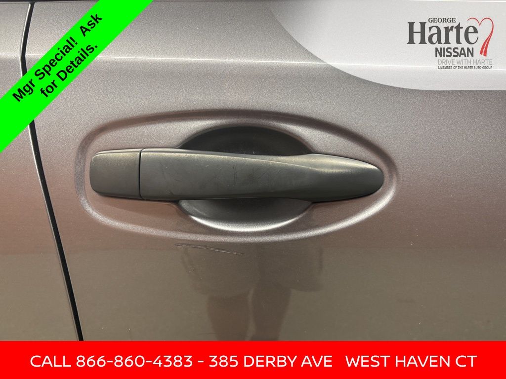 2017 Nissan Rogue S photo 37