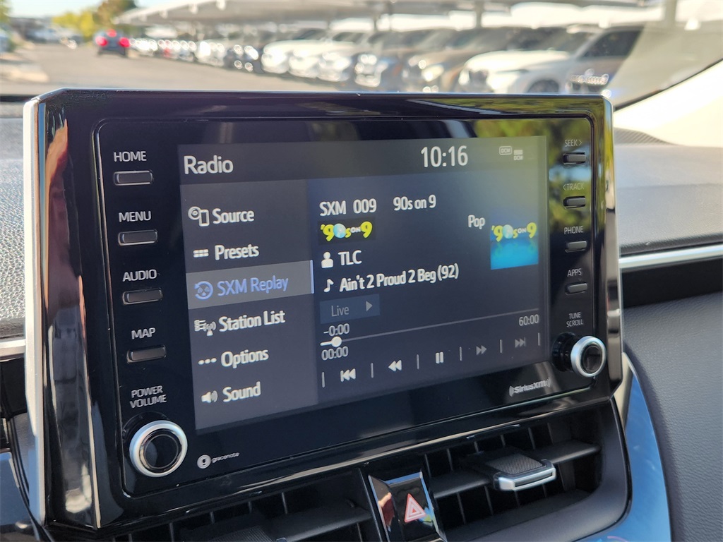 2022 Toyota Corolla Cross XLE photo 22