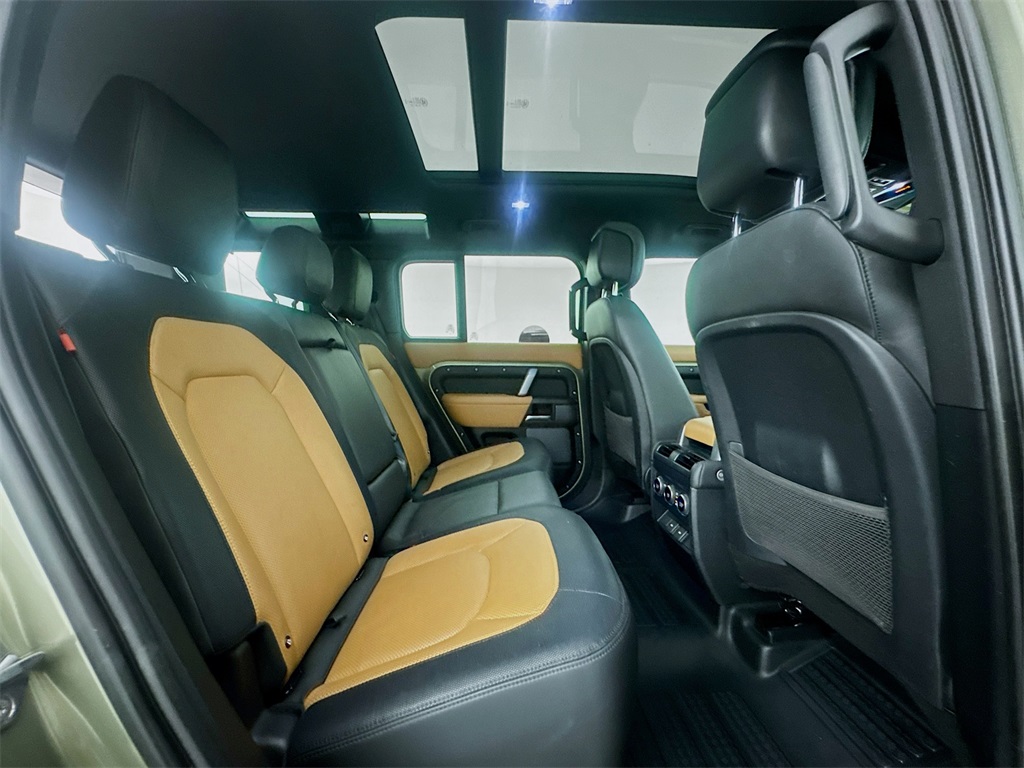 2023 Land Rover Defender 110 X-Dynamic SE photo 25