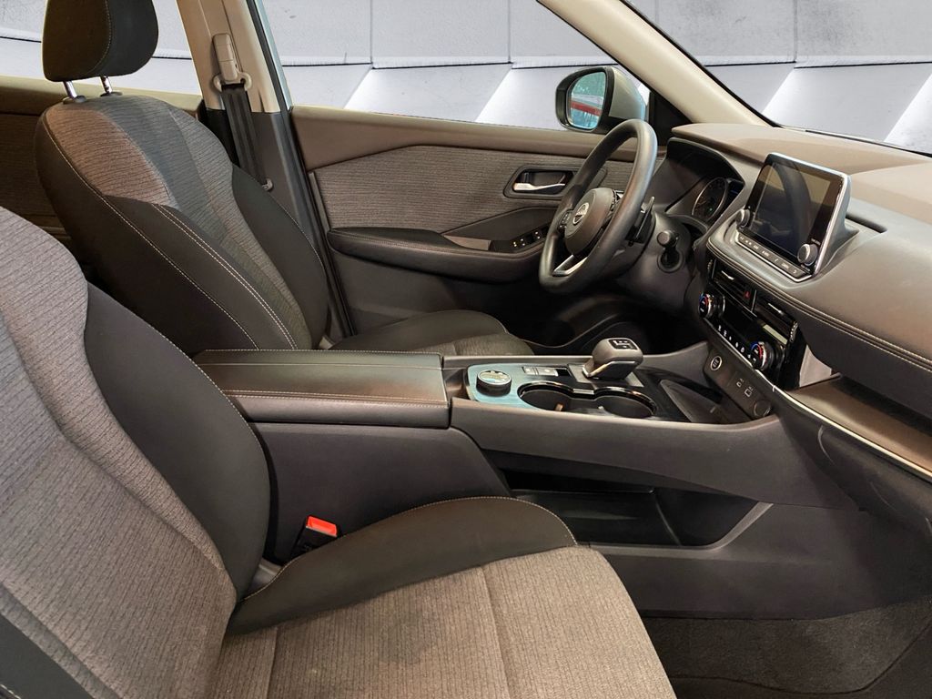 2022 Nissan Rogue SV photo 13