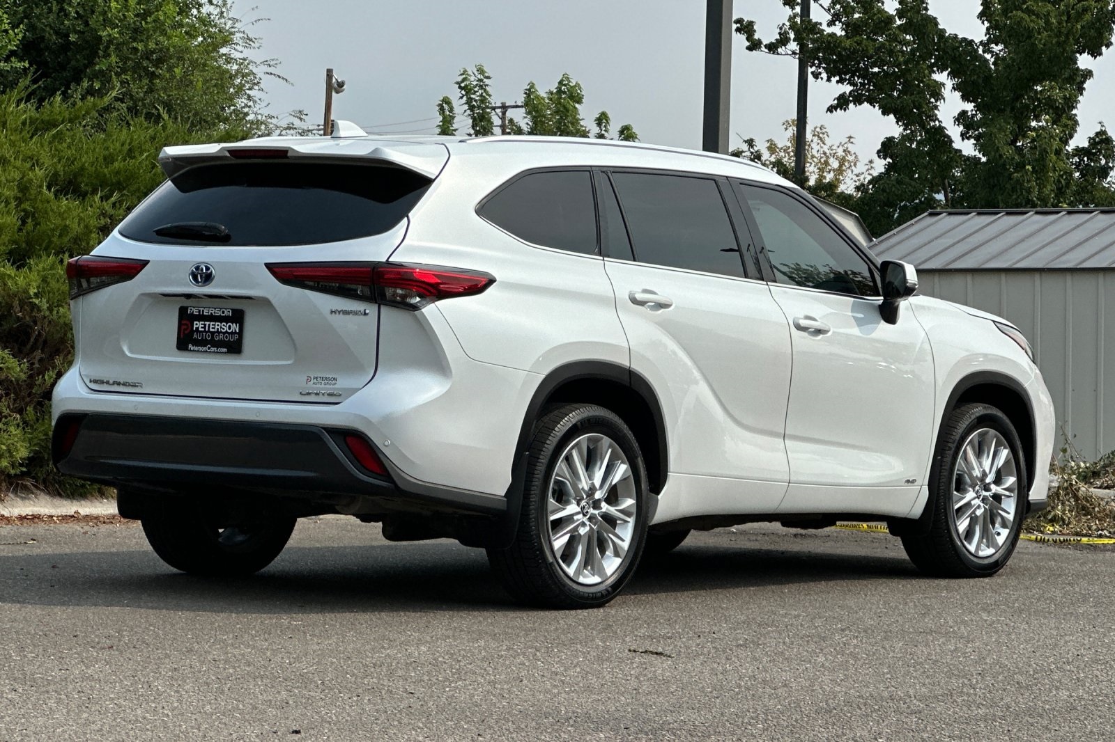 2022 Toyota Highlander Hybrid Limited photo 3