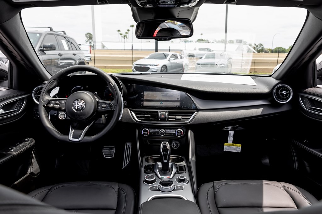 2025 Alfa Romeo Giulia Base photo 26