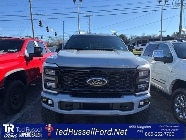 2025 Ford F-350 Lariat photo 2