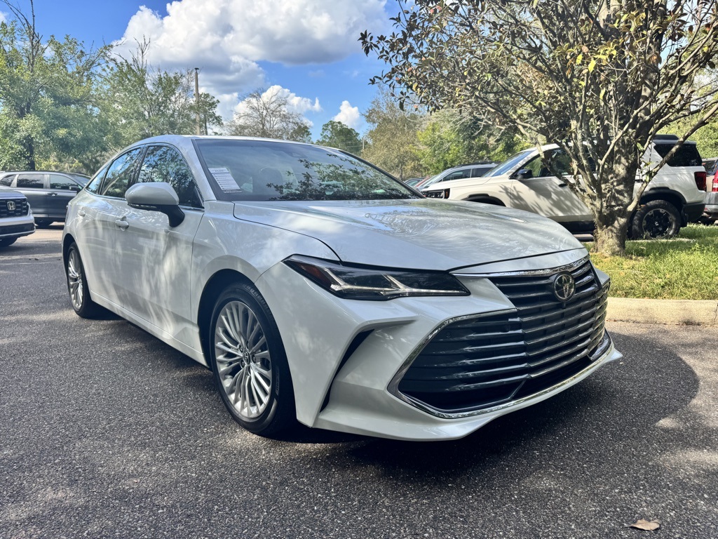 2020 Toyota Avalon Limited's photo