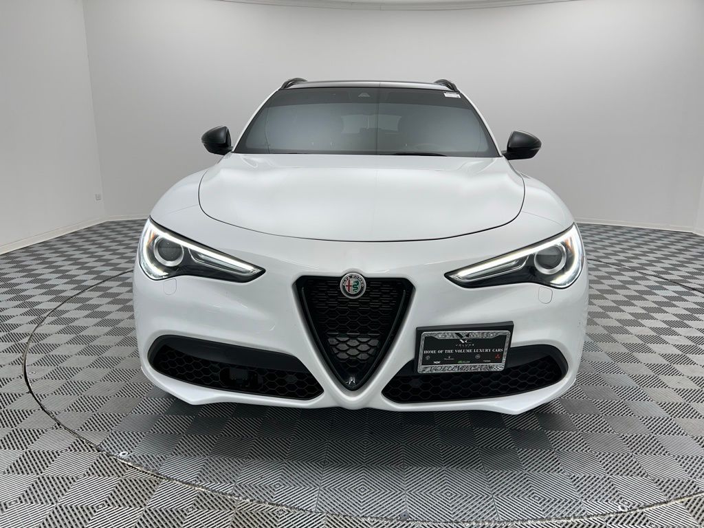 2022 Alfa Romeo Stelvio Ti Sport photo 2