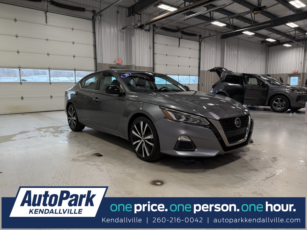 2020 Nissan Altima SR's photo