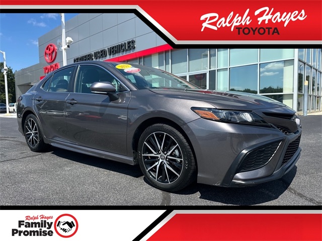 2023 Toyota Camry SE's photo