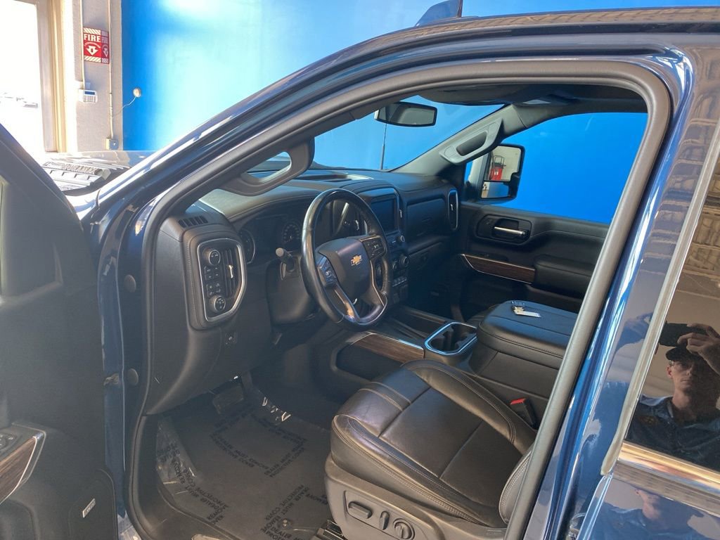 2023 Chevrolet Silverado 3500HD High Country photo 11