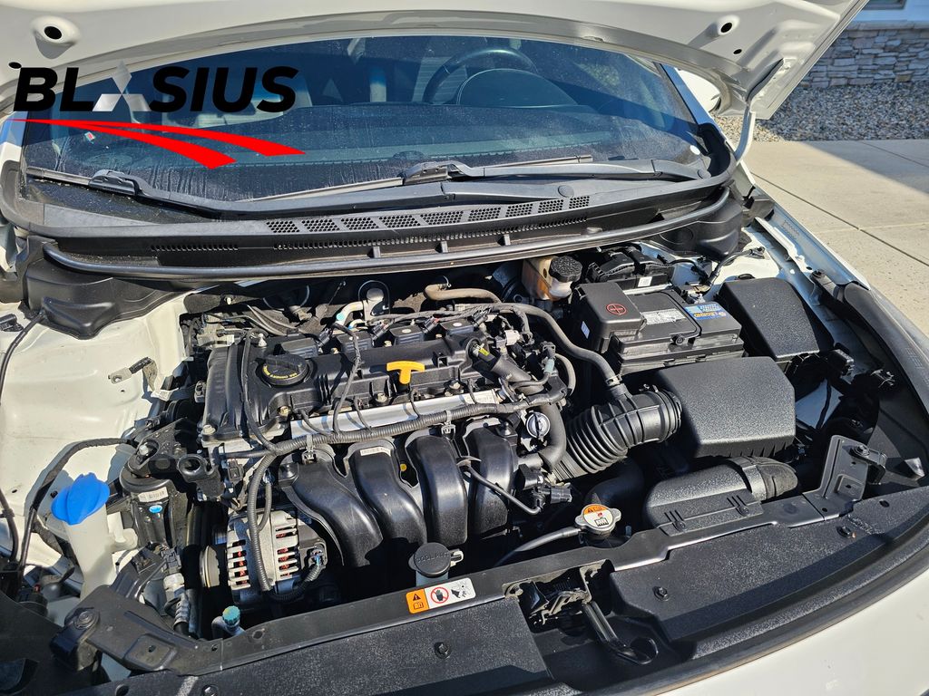 2017 Kia Forte S photo 23