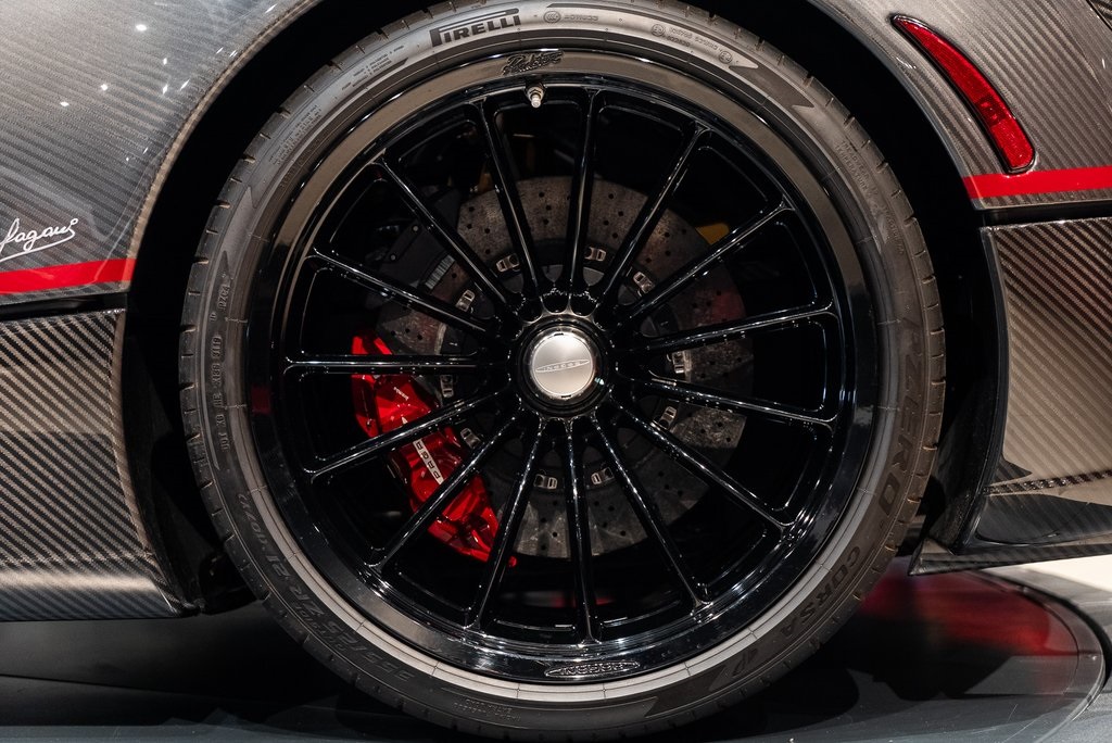 2017 Pagani Huayra photo 14