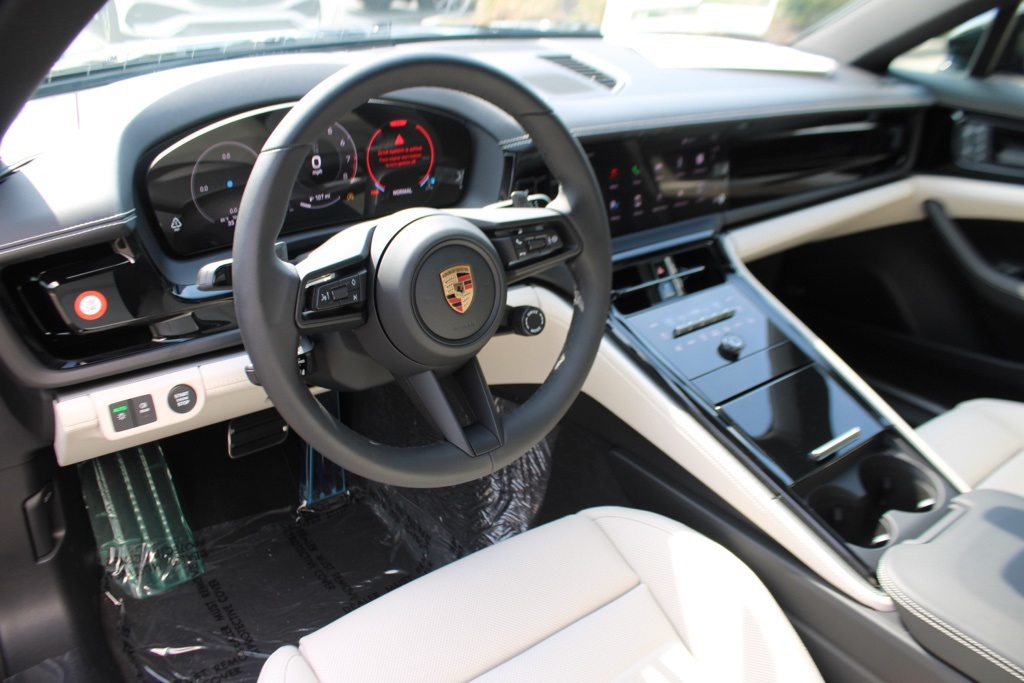 2025 Porsche Panamera 4 photo 4