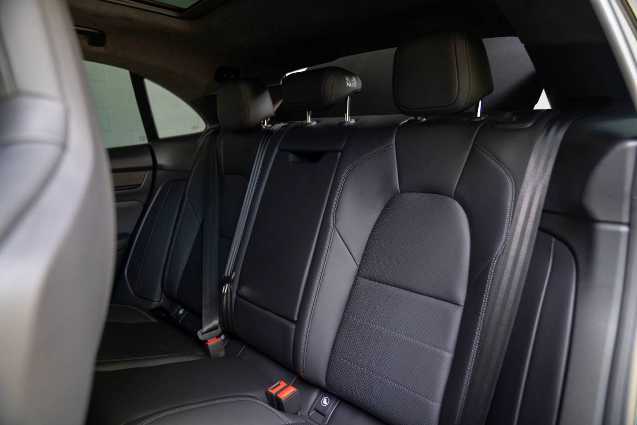 2025 Porsche Macan Turbo Electric photo 30