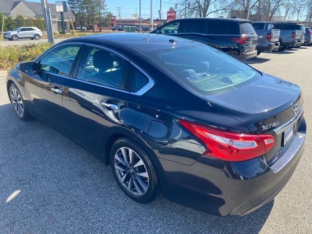 2017 Nissan Altima 2.5 SV photo 6