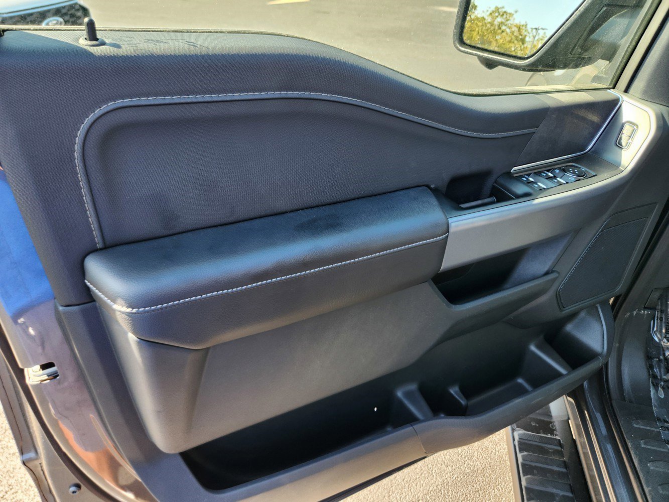 2025 Ford F-150 XLT photo 22