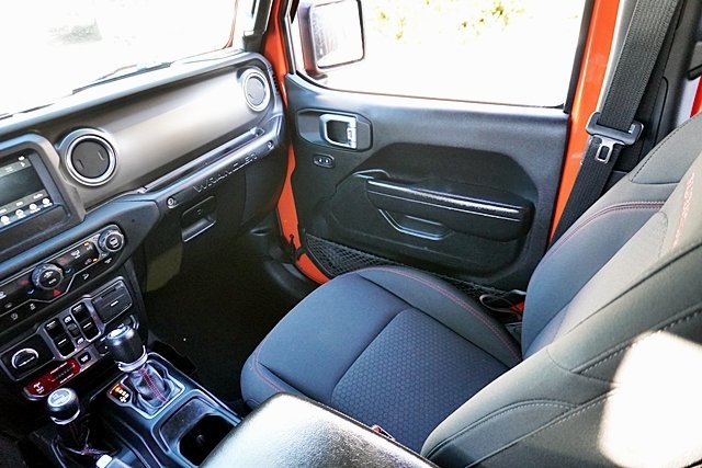 Used 2018 Orange Jeep Unlimited Rubicon image 27