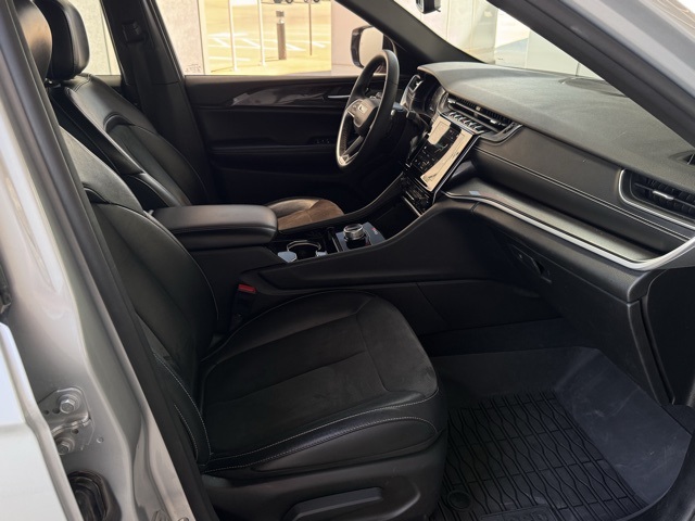2023 Jeep Grand Cherokee Altitude photo 24