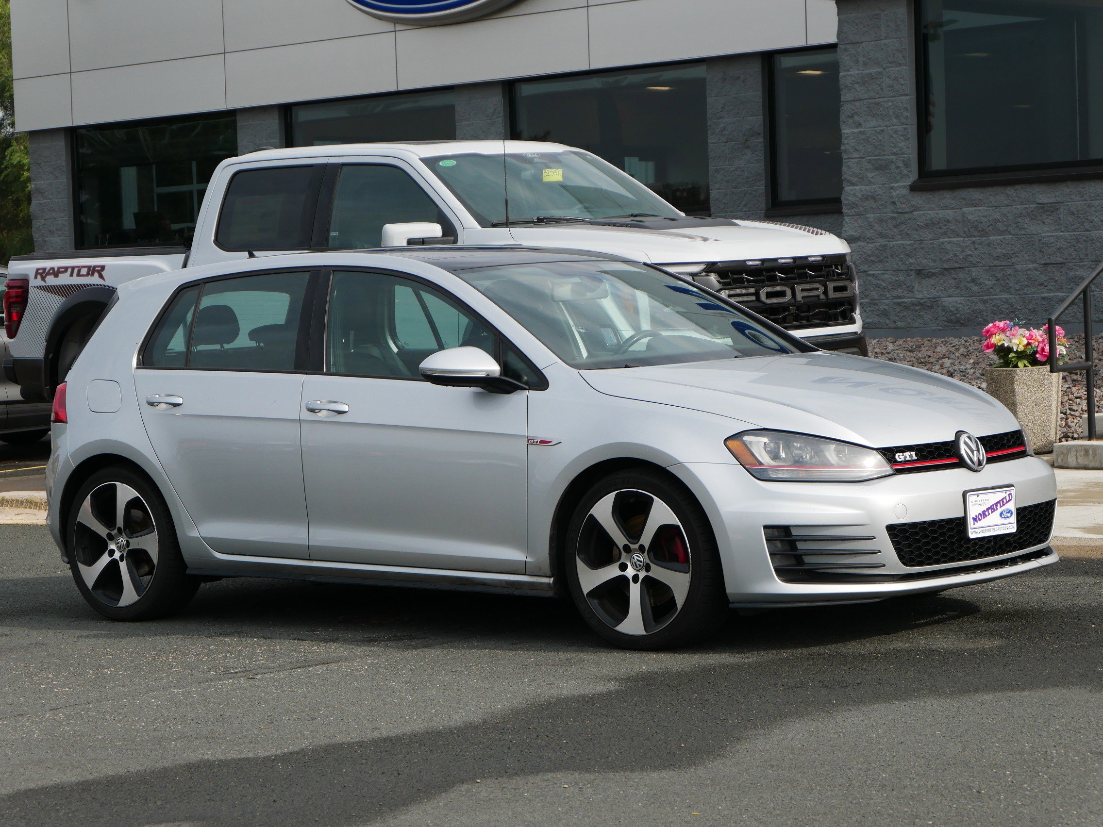 Used 2015 Volkswagen Golf GTI SE with VIN 3VW5T7AU1FM031882 for sale in Northfield, Minnesota