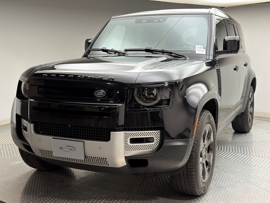 2022 Land Rover Defender S's photo