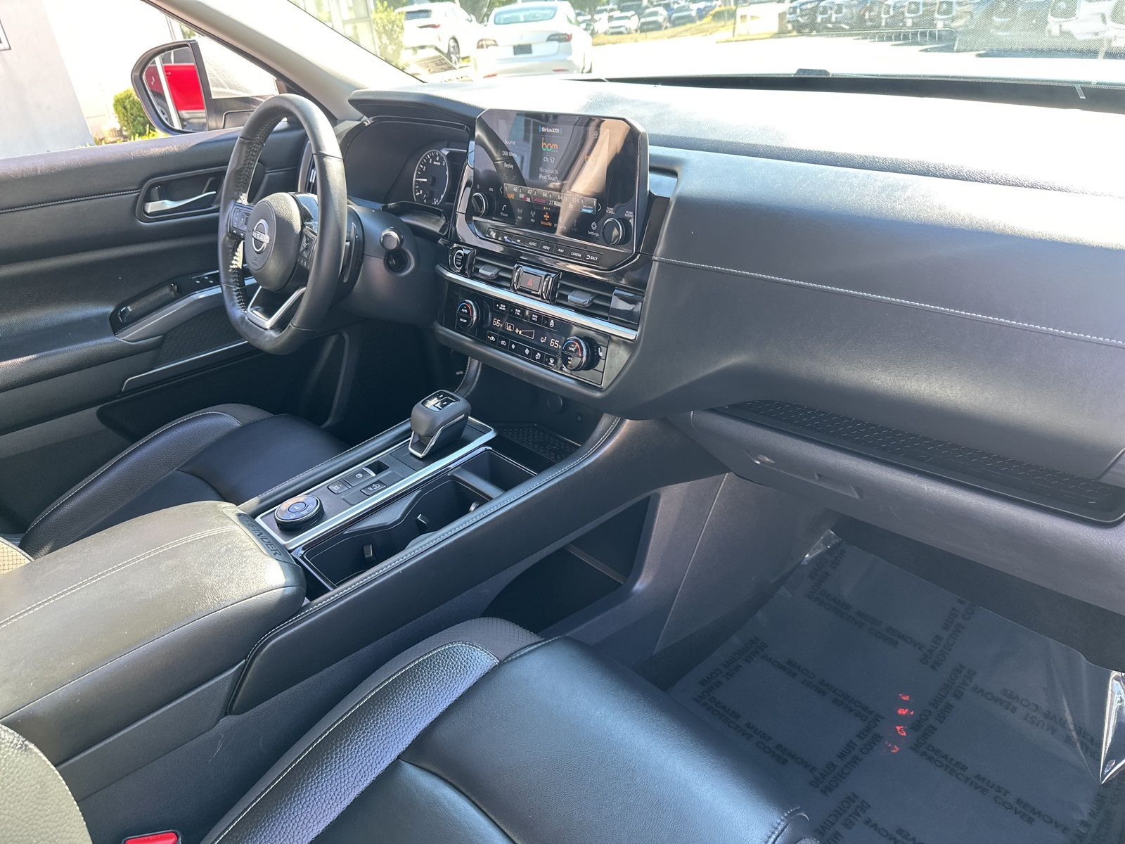2023 Nissan Pathfinder SL photo 12