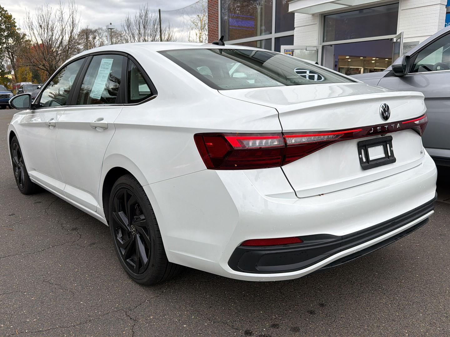 2025 Volkswagen Jetta SE photo 4