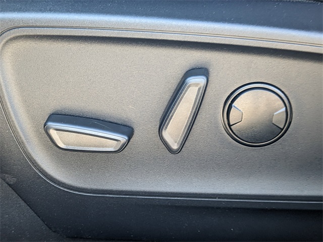 2025 Ford Escape ST-Line photo 16