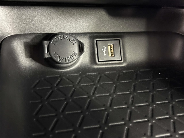 2024 Toyota RAV4 Hybrid XLE photo 21