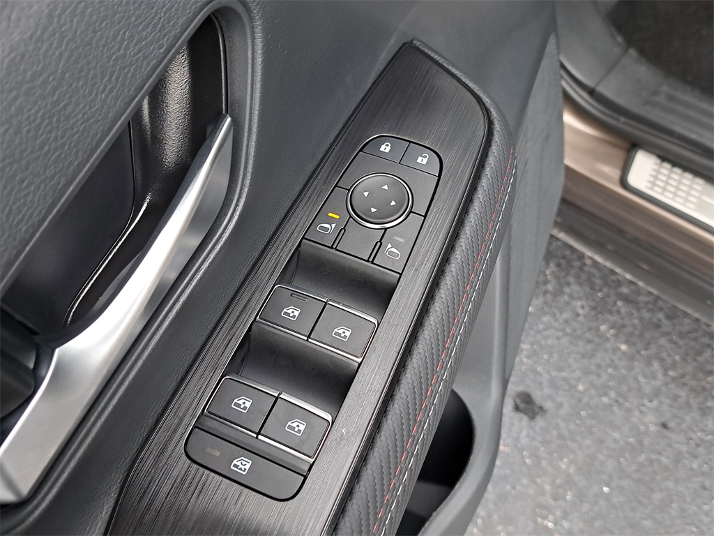2026 Nissan Kicks SR photo 21