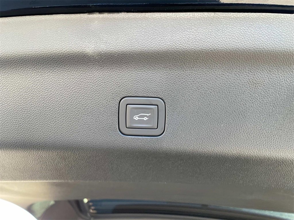 2025 Chevrolet Tahoe Premier photo 11