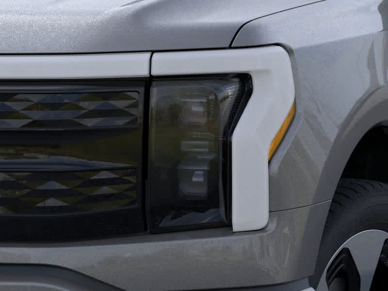 2025 Ford F-150 Lightning Platinum photo 18