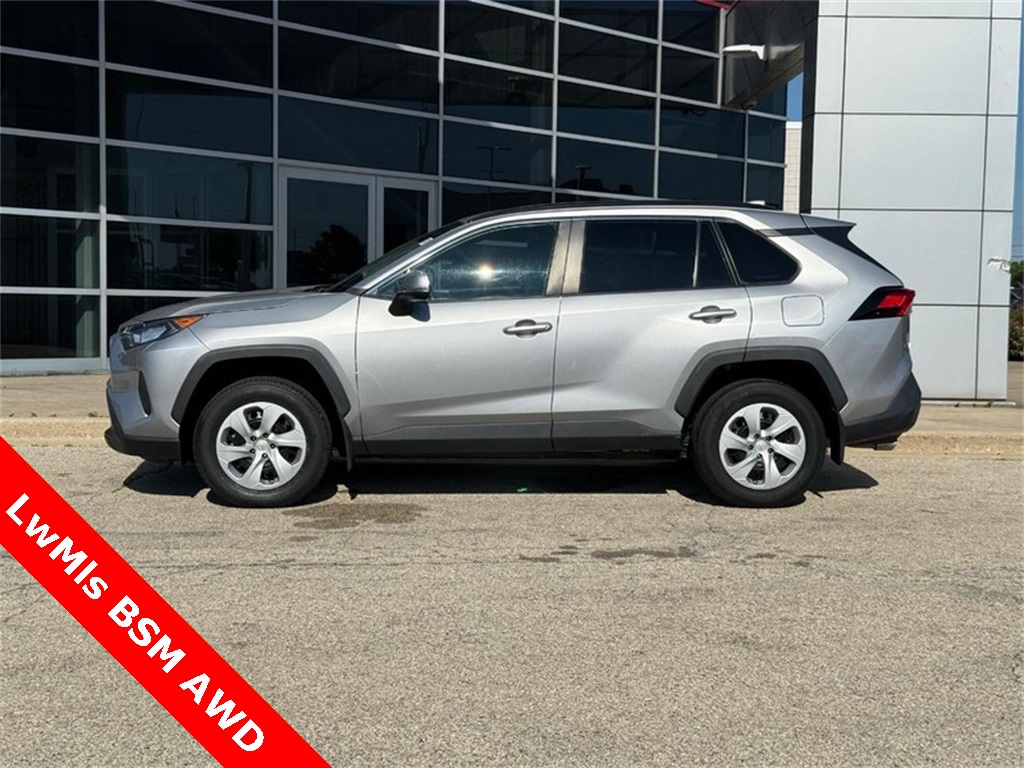 2020 Toyota RAV4 LE photo 2