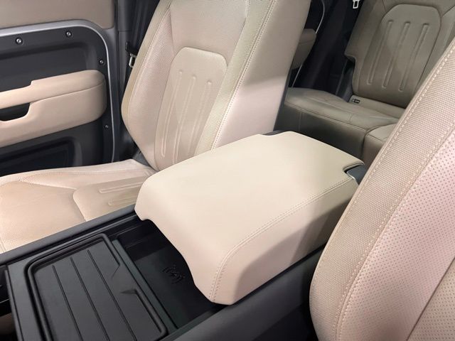 2020 Land Rover Defender 110 photo 20