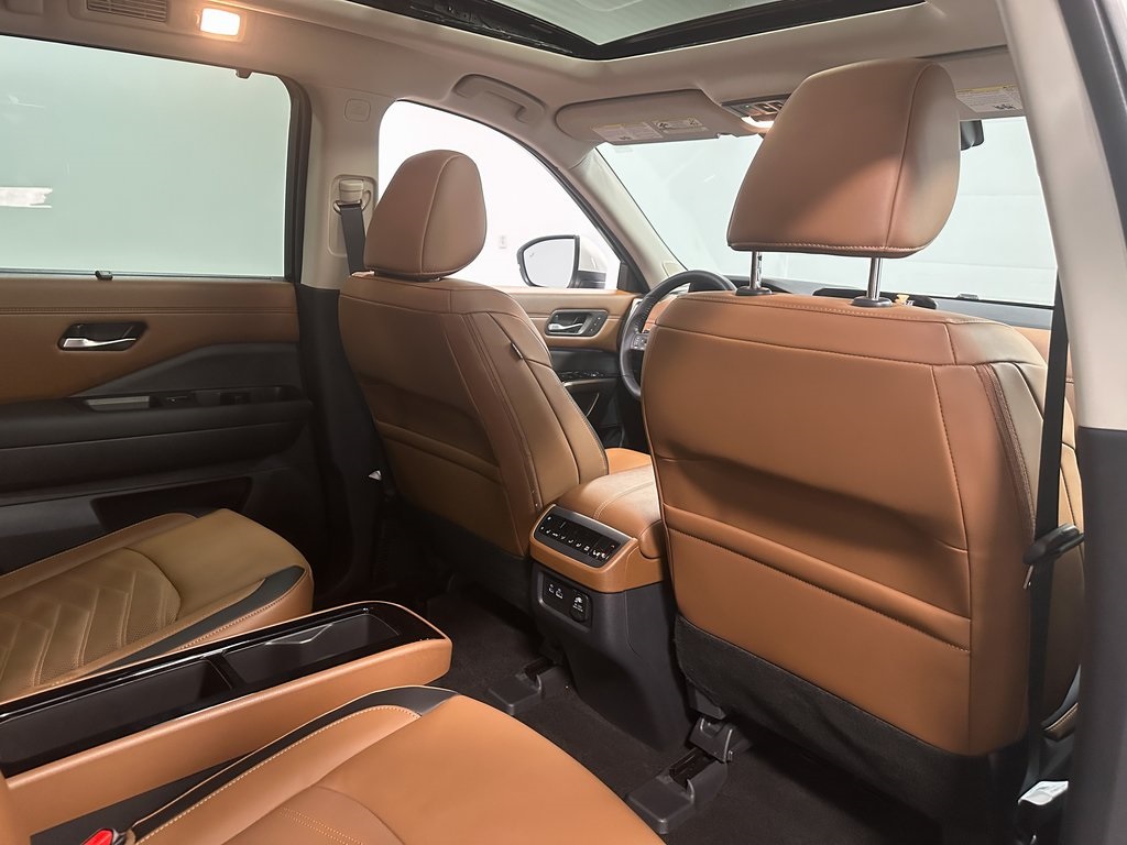 2024 Nissan Pathfinder Platinum photo 17