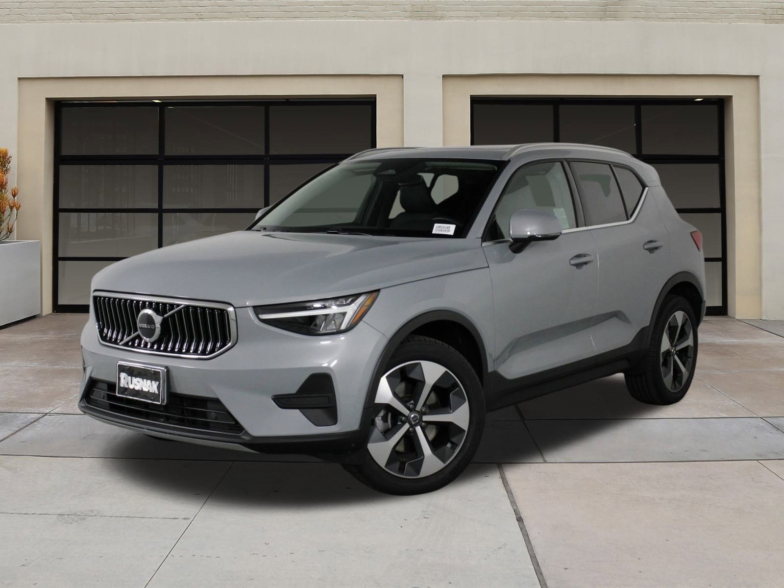 2025 Volvo XC40 Core photo 2