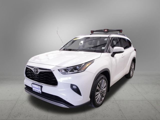 2021 Toyota Highlander Platinum's photo