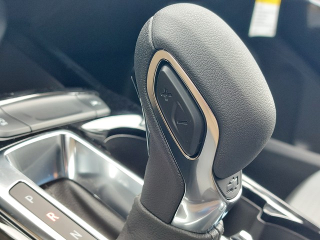 2025 Chevrolet Trax LT photo 24