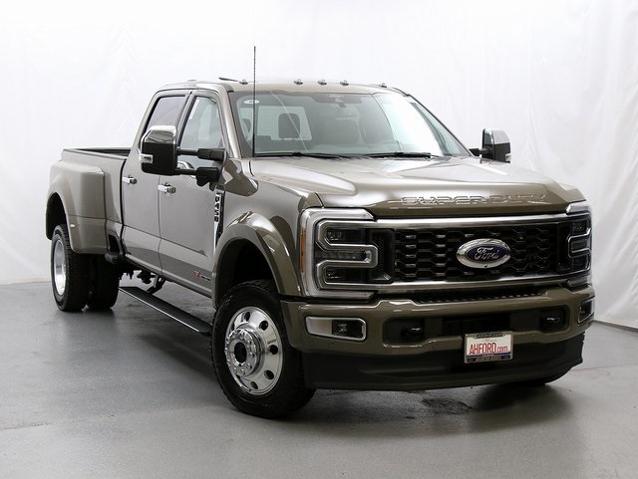 2026 Ford F-450 Super Duty Platinum's photo