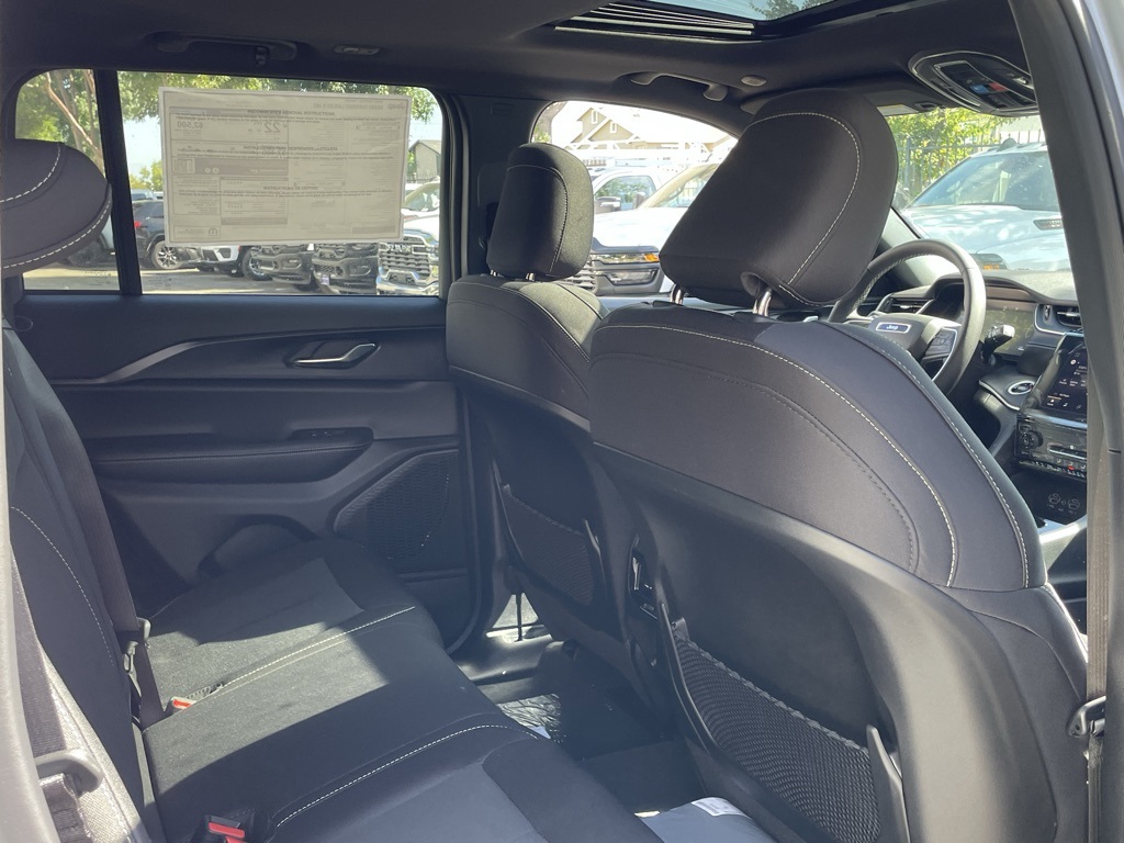 2025 Jeep Grand Cherokee Laredo X photo 19
