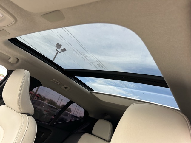 2024 Volvo XC40 Plus photo 11