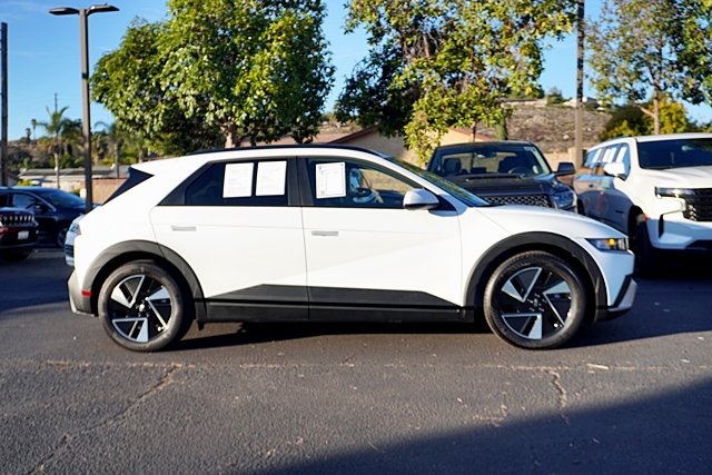 Used 2025 White Hyundai SEL image 6