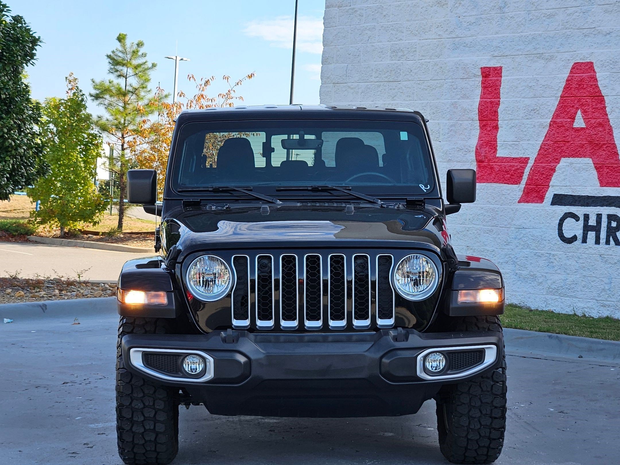 Used 2022 Jeep Gladiator Overland with VIN 1C6HJTFG4NL104980 for sale in Little Rock