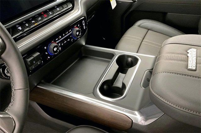 2025 Chevrolet Silverado 3500HD High Country photo 16
