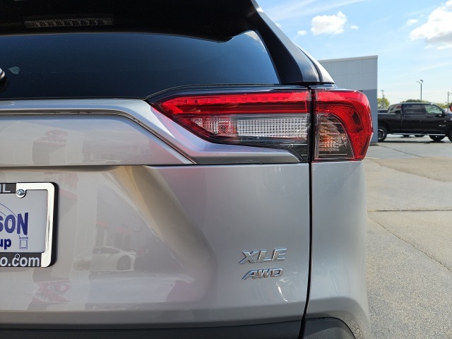 2024 Toyota RAV4 XLE Premium photo 8