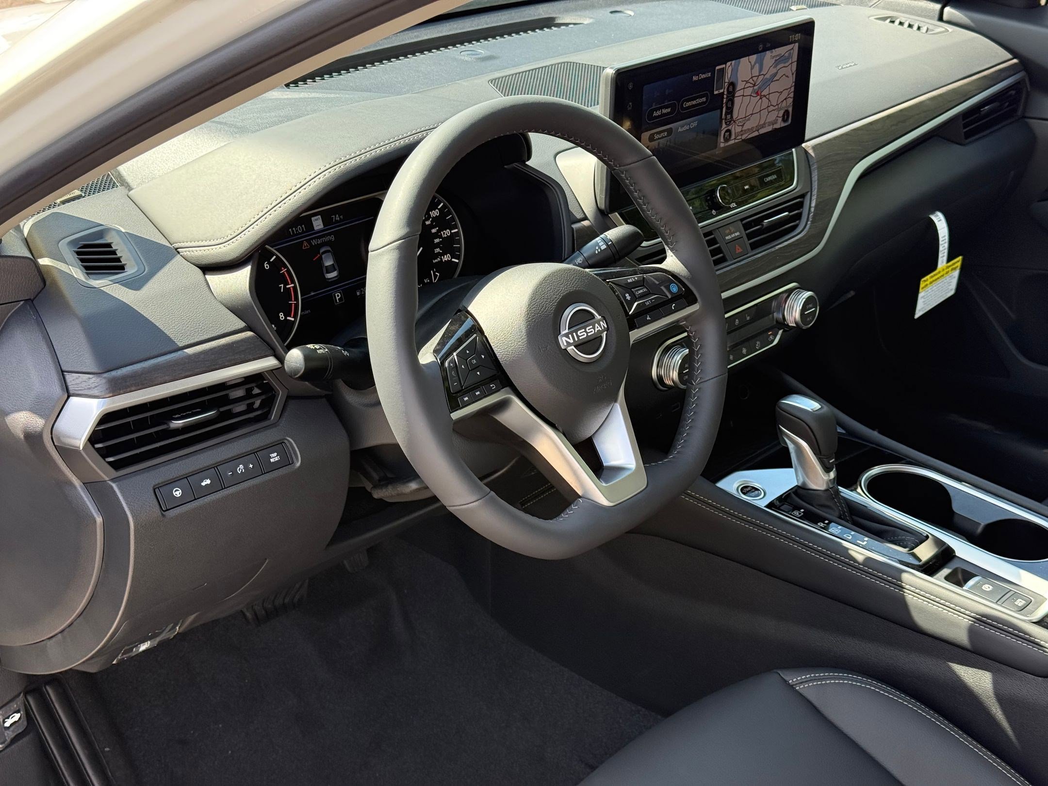 2025 Nissan Altima SL photo 3