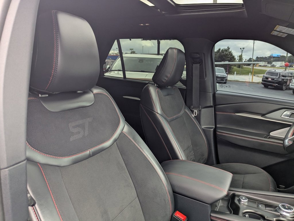 2025 Ford Explorer ST photo 26