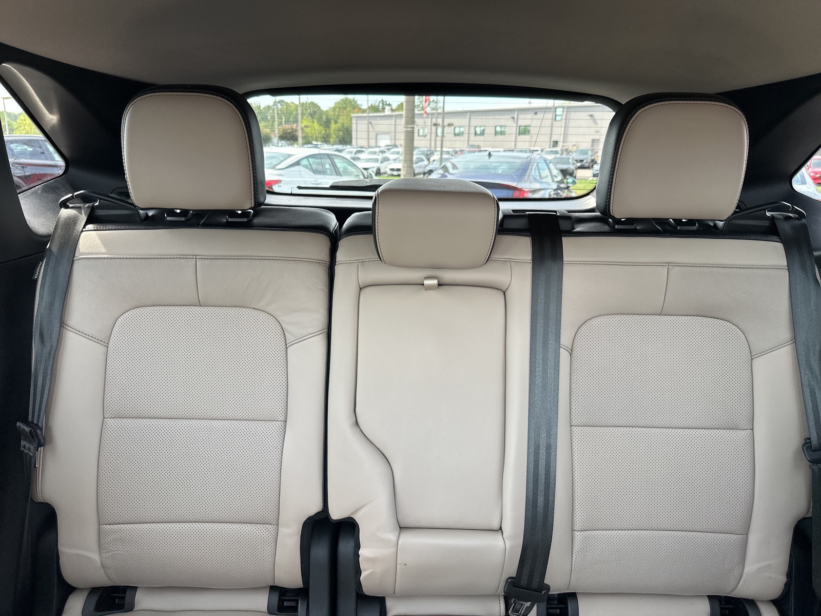 2020 Ford Escape Titanium Hybrid photo 28