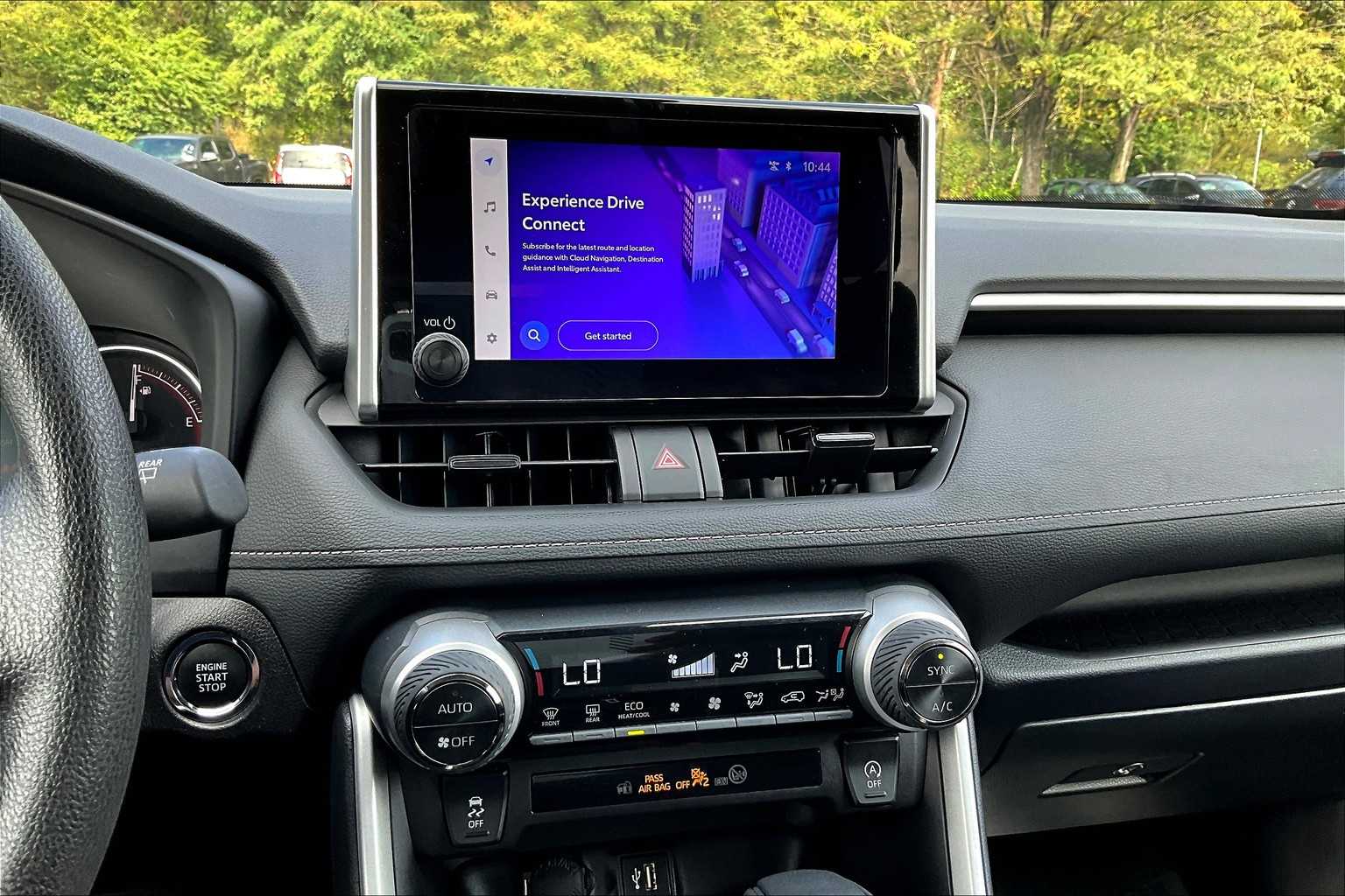 2025 Toyota RAV4 XLE photo 33