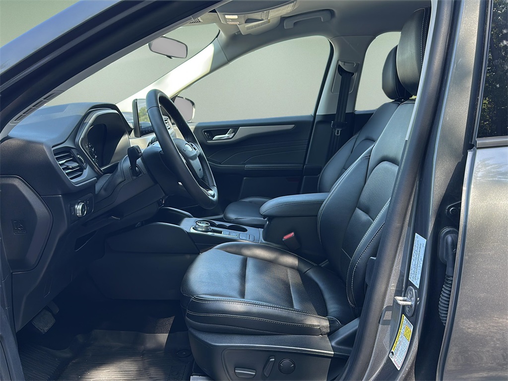 2022 Ford Escape SEL photo 3