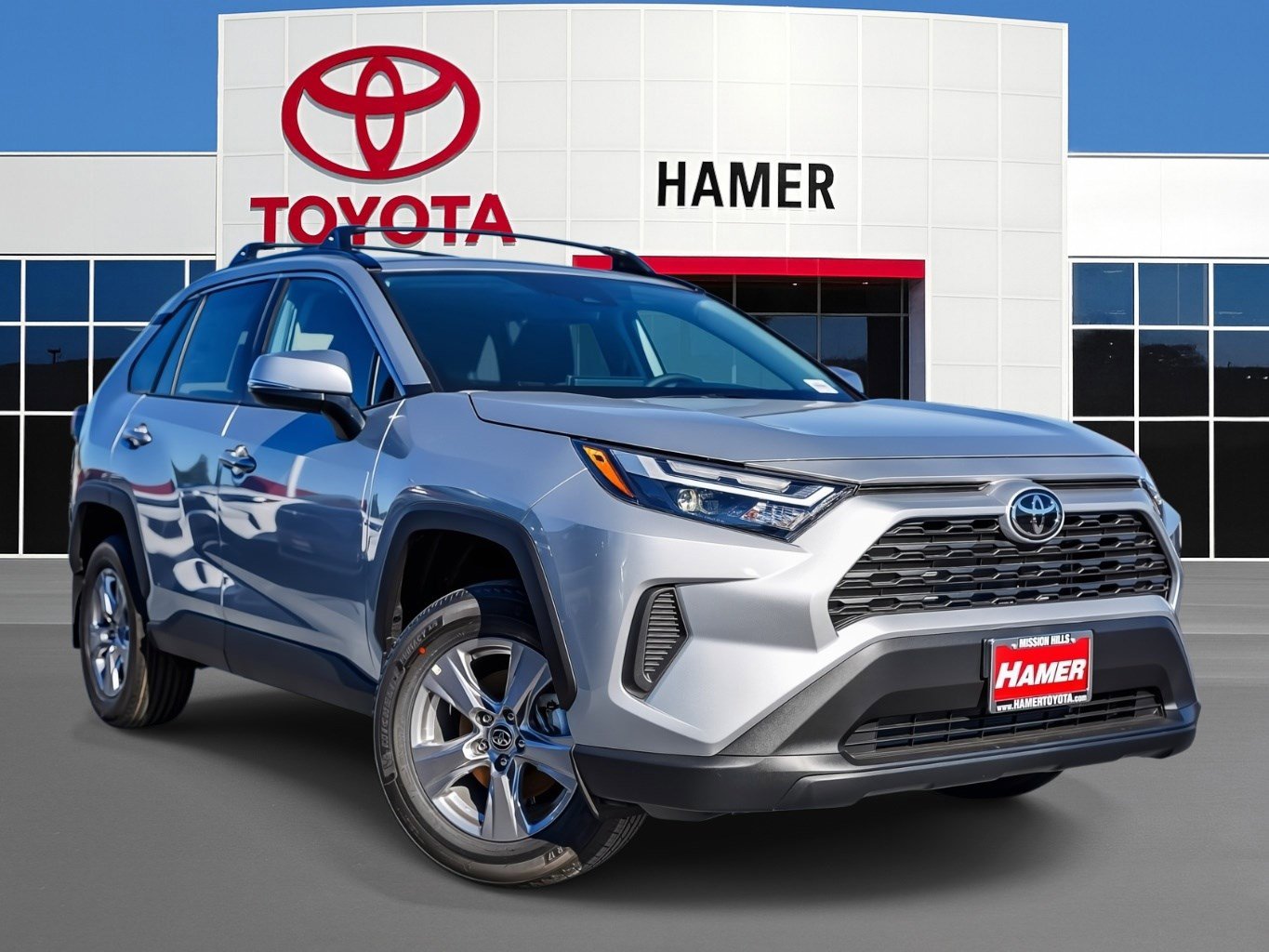 2025 Toyota RAV4 XLE's photo